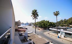 Phaedrus Living - Seaside Executive Flat Harbour 201